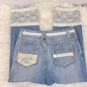 Capri lace trimmed jeans -M No Brand * light blue , white trim .